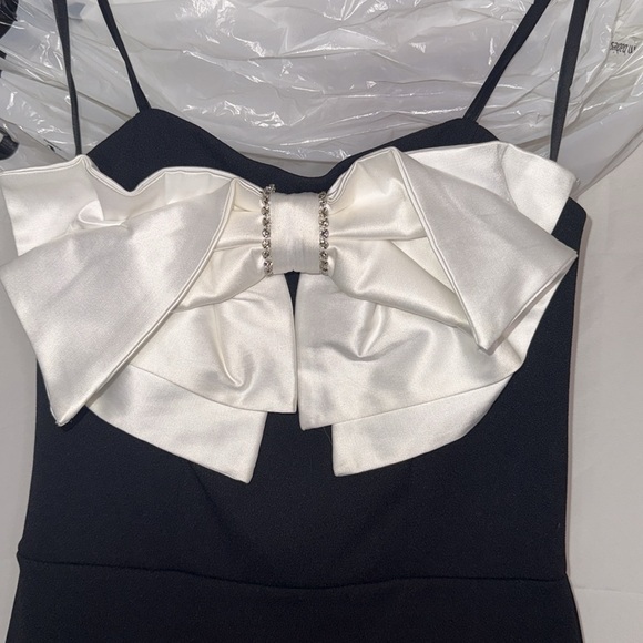 Macy's B-Darlin Juniors' Bow-Front Strapless Mini Dress - Size 1/2 - Picture 3 of 7